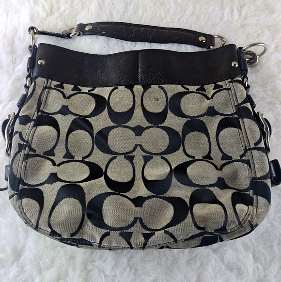 Coach Handbags - COACH handbag with classic design